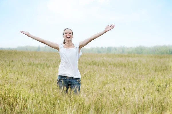 Mujer feliz saltando —  Fotos de Stock