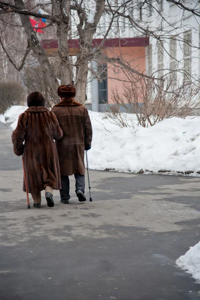 Old couple going to election of Russian President — Stock Photo, Image