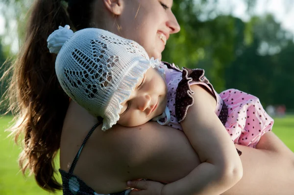 Woman holds child — Stock Photo, Image