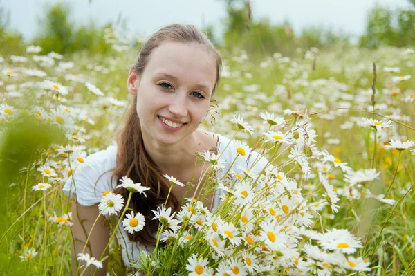 Gülümseyen güzel kadın portresi — Stok fotoğraf