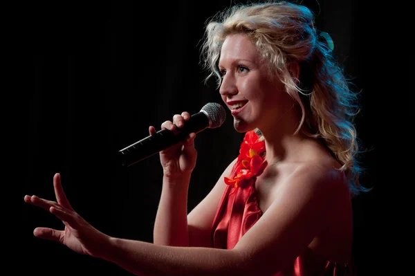 Girl sings — Stock Photo, Image