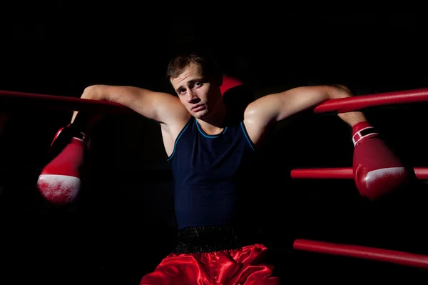 Retrato de pugilista jovem — Fotografia de Stock