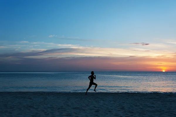 Man running on the beach — Stock Photo, Image