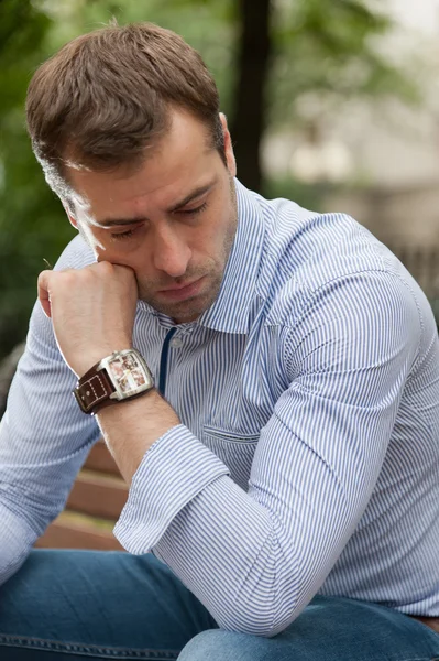 Man relaxing in the public garden — Stock Photo, Image