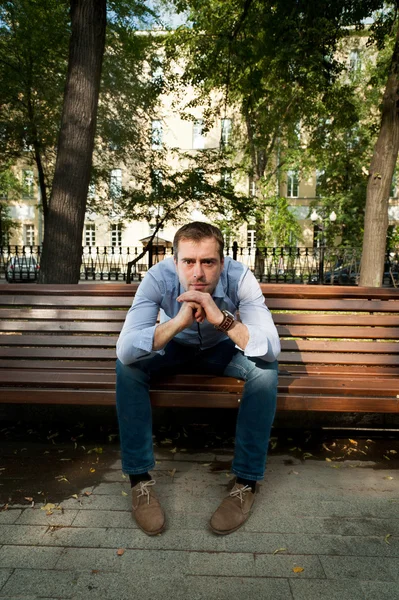 Man relaxing in the public garden — Stock Photo, Image