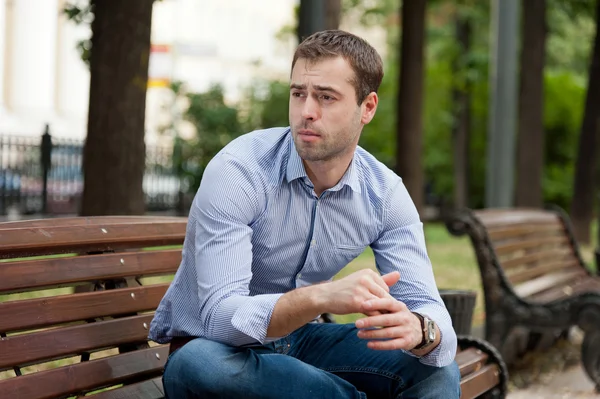 Man relaxing in the public garden — Stock Photo, Image