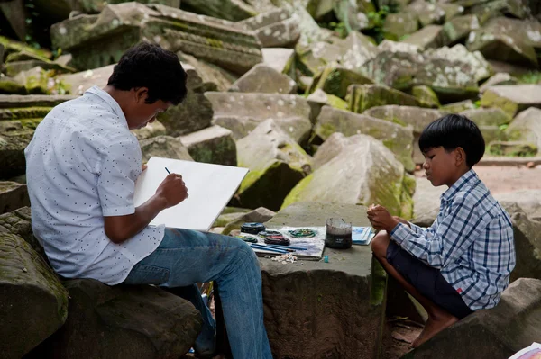 Azjatycki chłopiec rysować obraz — Zdjęcie stockowe