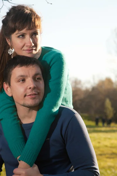 Couple in Park — Stock Photo, Image