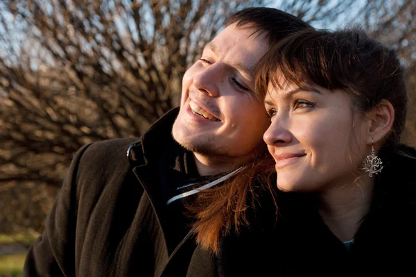 Couple in park — Stock Photo, Image