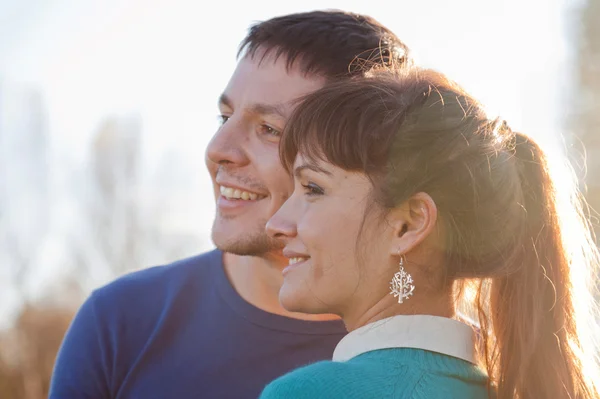 Coppia sorridente — Foto Stock