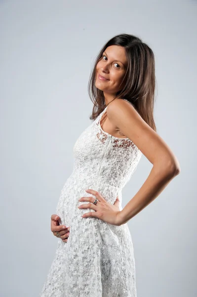 年轻孕妇的肖像 — 图库照片