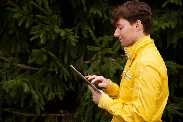 Man with tablet — Stock Photo, Image