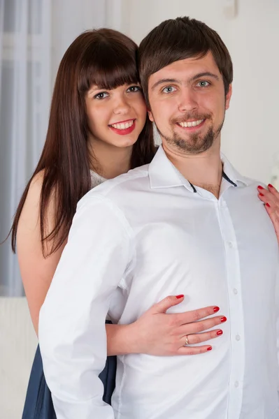 Young couple stands at home — Stock Photo, Image