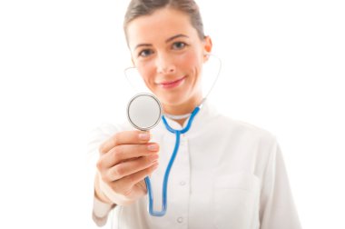 kadın doktor göstermek onun stetoskop