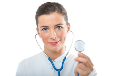 Doktor steteskop tutuyor.