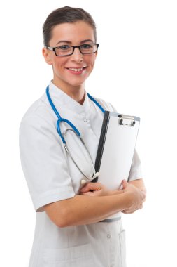 Steteskoplu ve panolu bir doktor.
