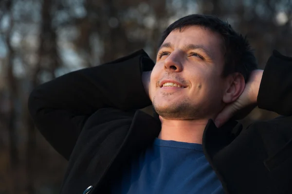 Man looking up — Stock Photo, Image