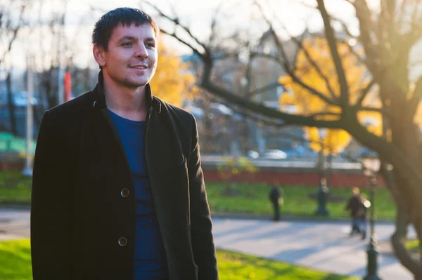 Smiling man in park — Stock Photo, Image