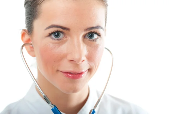 Médico feminino com estetoscópio — Fotografia de Stock