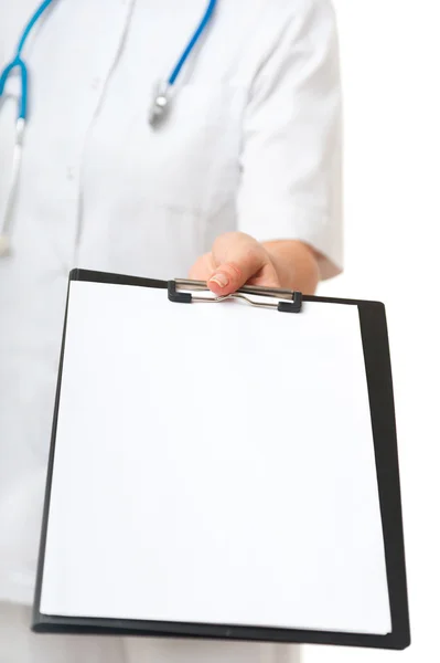 Female doctor showing clipboard Royalty Free Stock Photos