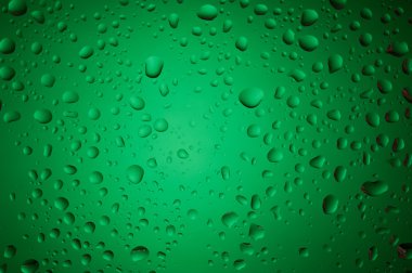 Yeşil cam su damlaları