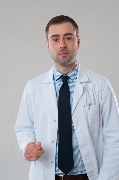 Maturo medico uomo sorridente — Foto Stock