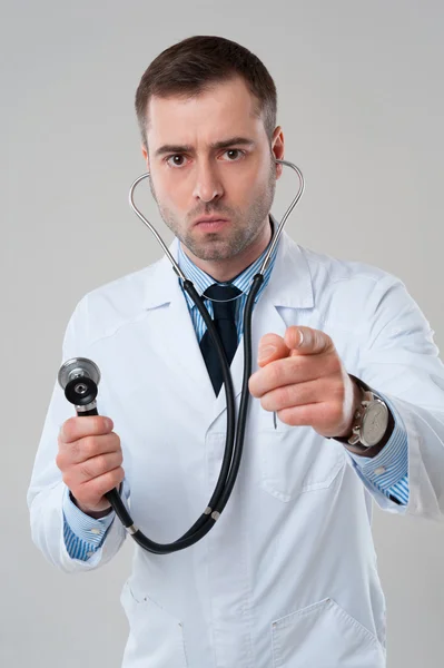 Doctor holds stethoscope — Stock Photo, Image