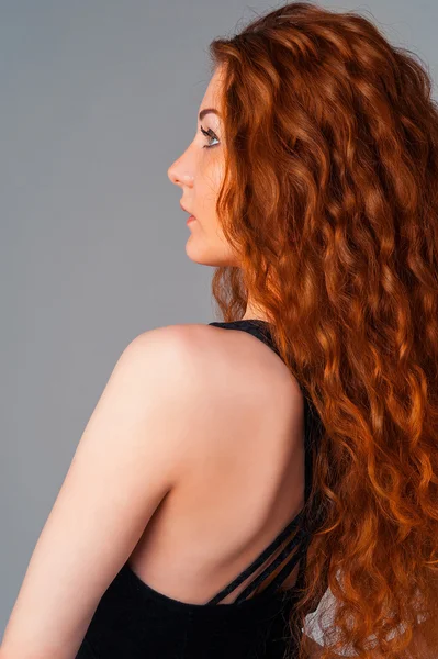红头发的年轻模特 — 图库照片