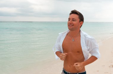 Fitness egzersiz yapan erkek