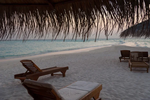 Tembel ile plaj — Stok fotoğraf