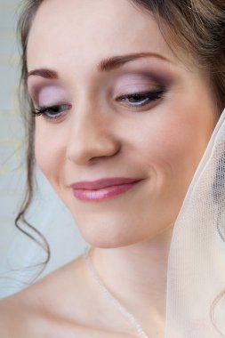 gülümseyen mutlu gelin