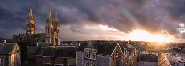 gün batımında Truro Katedrali