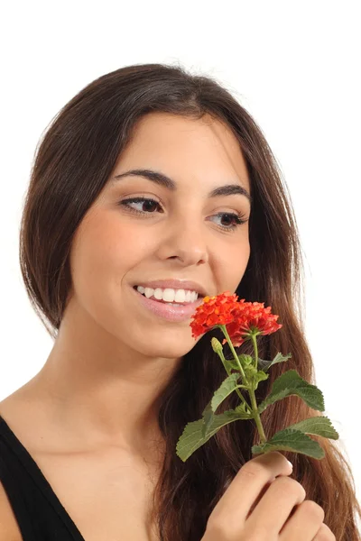 Menina adolescente cheirando uma flor — Fotografia de Stock