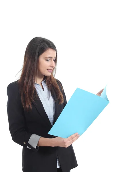 Beautiful businesswoman reading a report — Stock Photo, Image