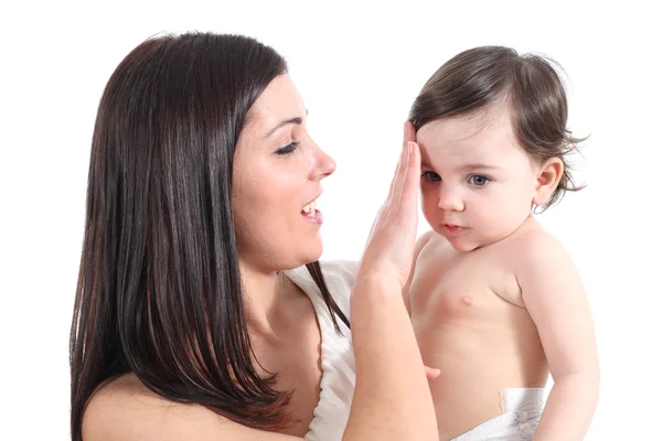 Attraente madre pettinare il suo bambino — Foto Stock