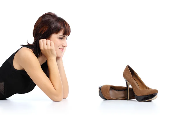 Mooie vrouw op zoek van een hoge hakken stiletto schoenen — Stockfoto
