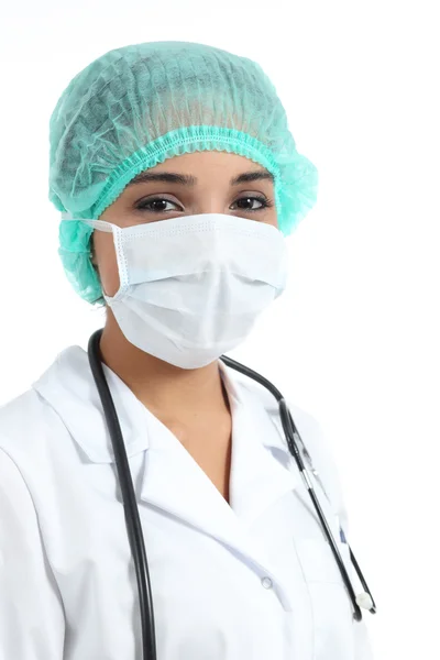 Medico femminile con una maschera chirurgica — Foto Stock