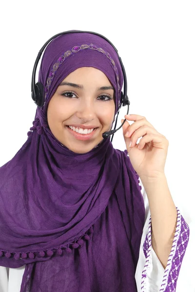 Arabische vrouw die werkt als een telefoon operator — Stockfoto