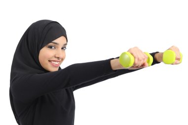 Arap fitness kadın pratik spor ağırlık yapıyor