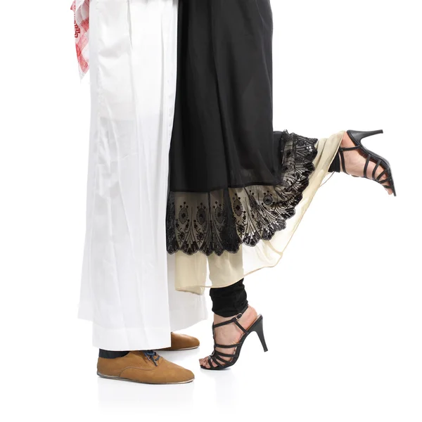 Arabe saudi émirats couple jambes étreinte — Photo