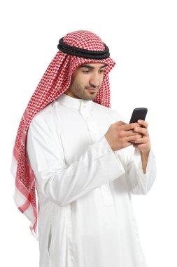 Suudi Arap Emirlikleri adam akıllı telefon kullanarak meşgul