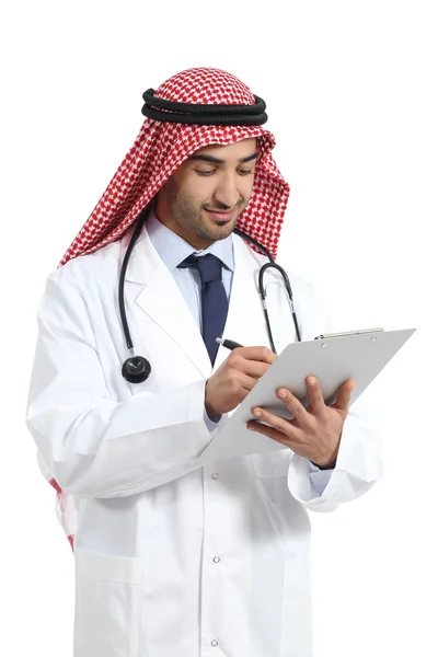 Arabiska saudiska läkare man arbetar skriver i en klinisk historia — Stockfoto