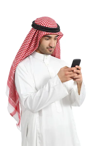 Arabische Saoedi-Arabische Emiraten man bezig met behulp van een slimme telefoon — Stockfoto