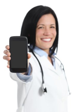 mutlu doktor kadın boş bir akıllı telefon gösterilen ekran uygulama