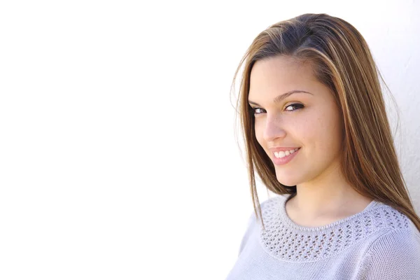 Retrato de una hermosa mujer sensual mirando a la cámara —  Fotos de Stock