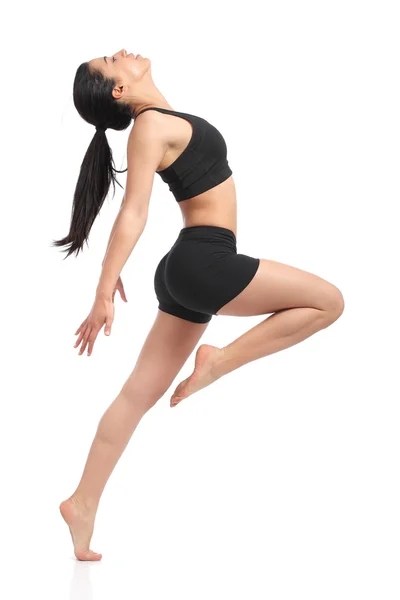 Fitness kadın dans aerobik egzersizleri yapıyor — Stok fotoğraf