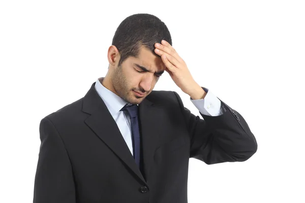 Арабский бизнесмен обеспокоен головной болью — стоковое фото