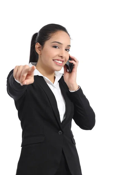 Arab business woman on the phone pointing at camera — Stock Photo, Image