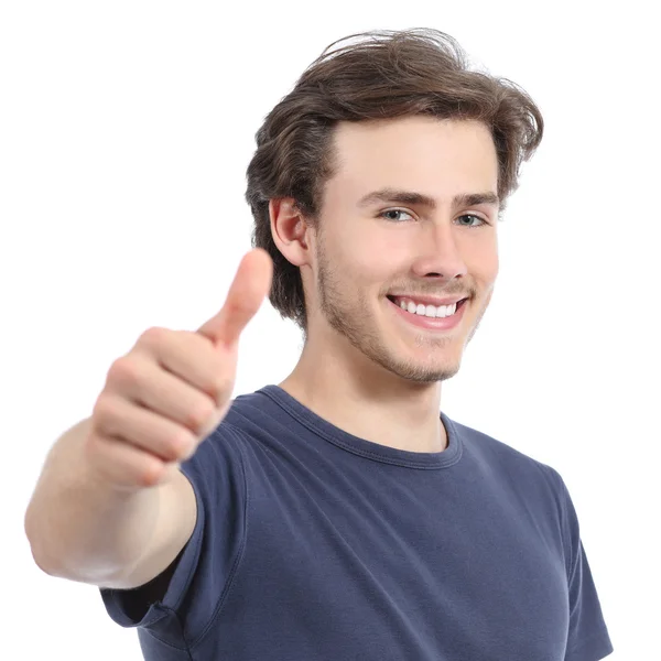 Счастливый мужчина с идеальной белой улыбкой и большим пальцем вверх — стоковое фото