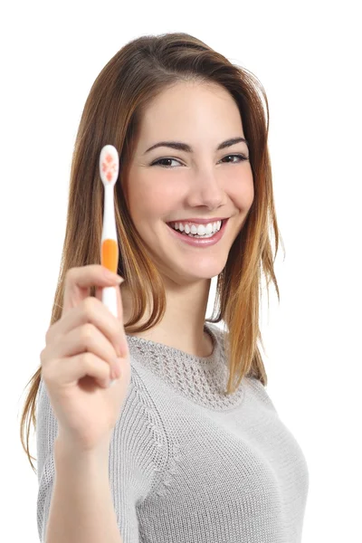 Retrato de mujer con una sonrisa blanca perfecta sosteniendo un cepillo de dientes — Foto de Stock